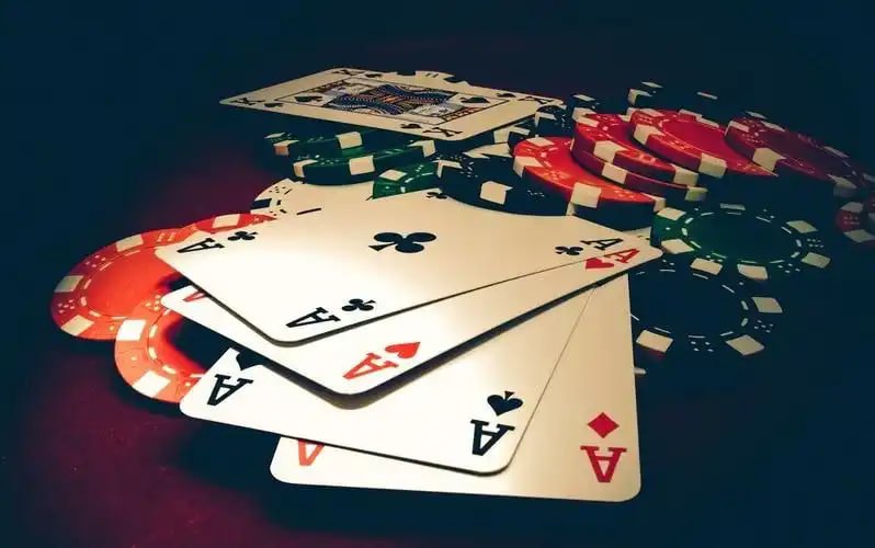 Studio kasino langsung Evolution Gaming dengan dealer profesional